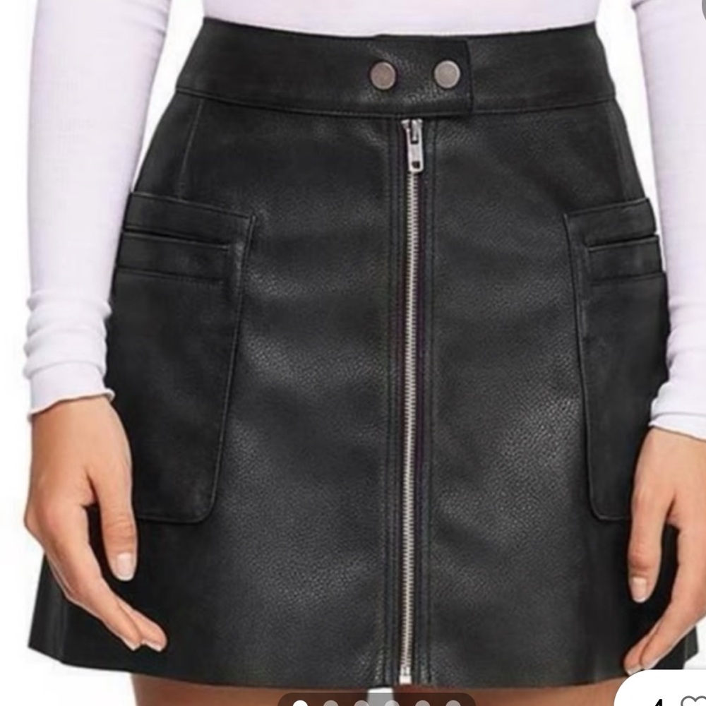 🎉HP🎉 Free People Faux Leather Front Zipper Mini Skirt